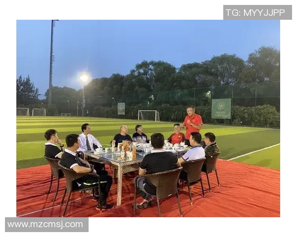 昔日足球巨星重聚友谊赛激情四溢共庆绿茵岁月